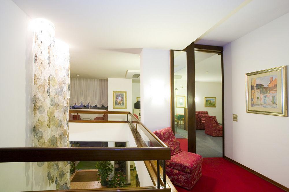 Hotel Metropol Каорле Экстерьер фото