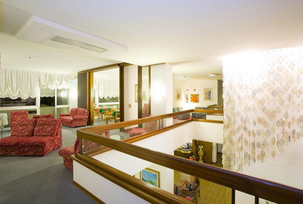 Hotel Metropol Каорле Экстерьер фото