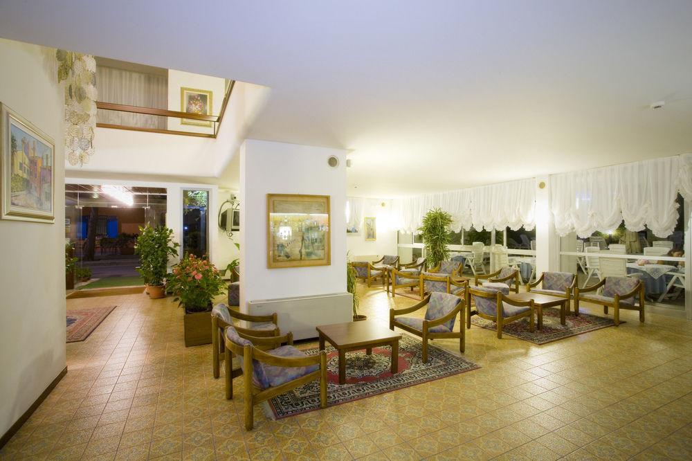 Hotel Metropol Каорле Экстерьер фото
