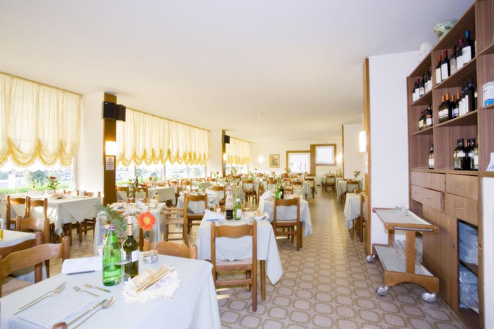 Hotel Metropol Каорле Экстерьер фото