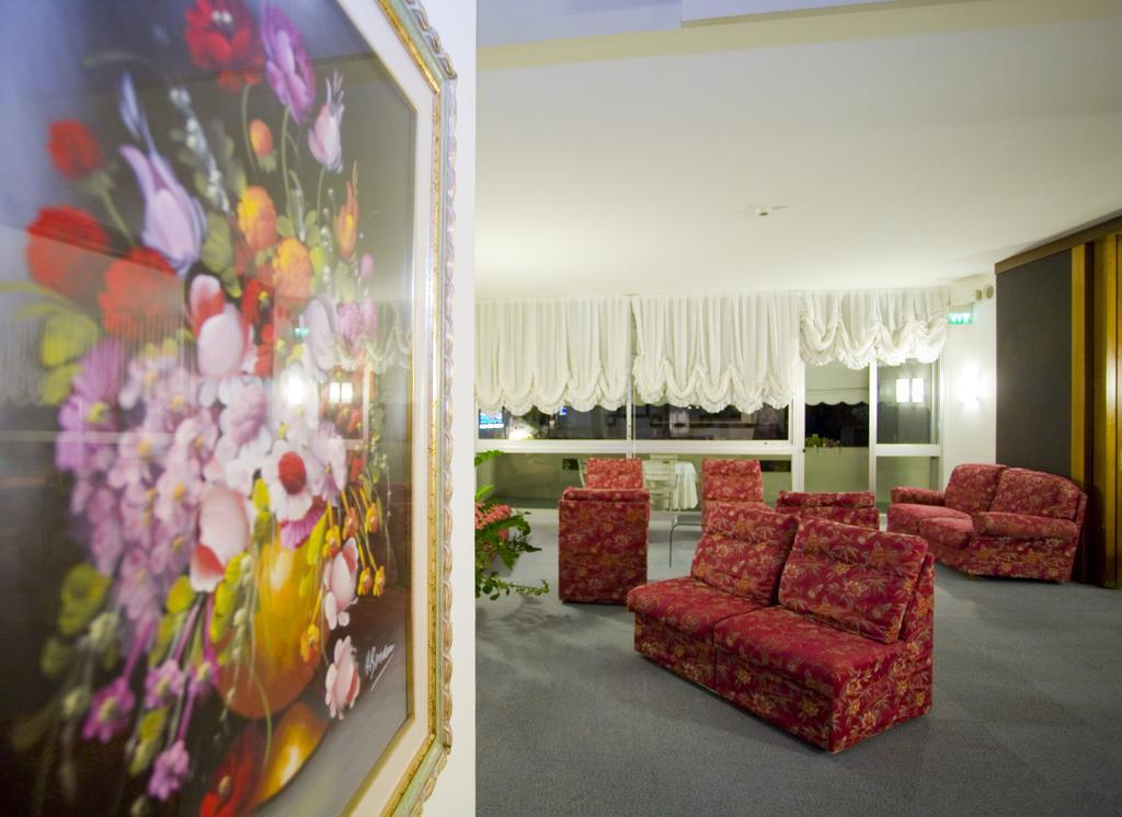 Hotel Metropol Каорле Экстерьер фото