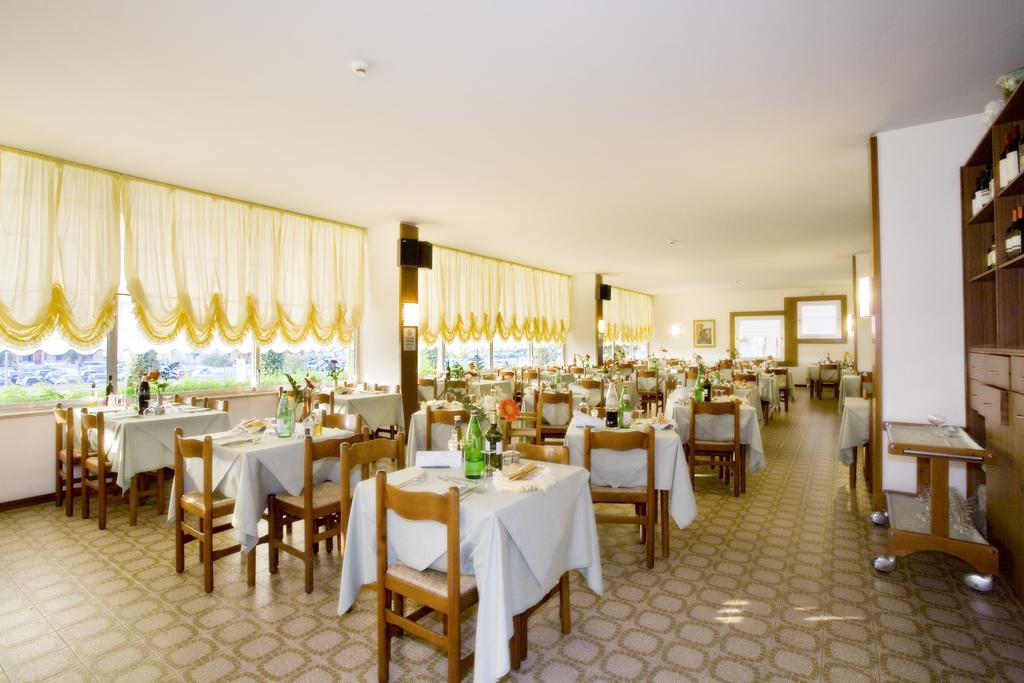 Hotel Metropol Каорле Экстерьер фото