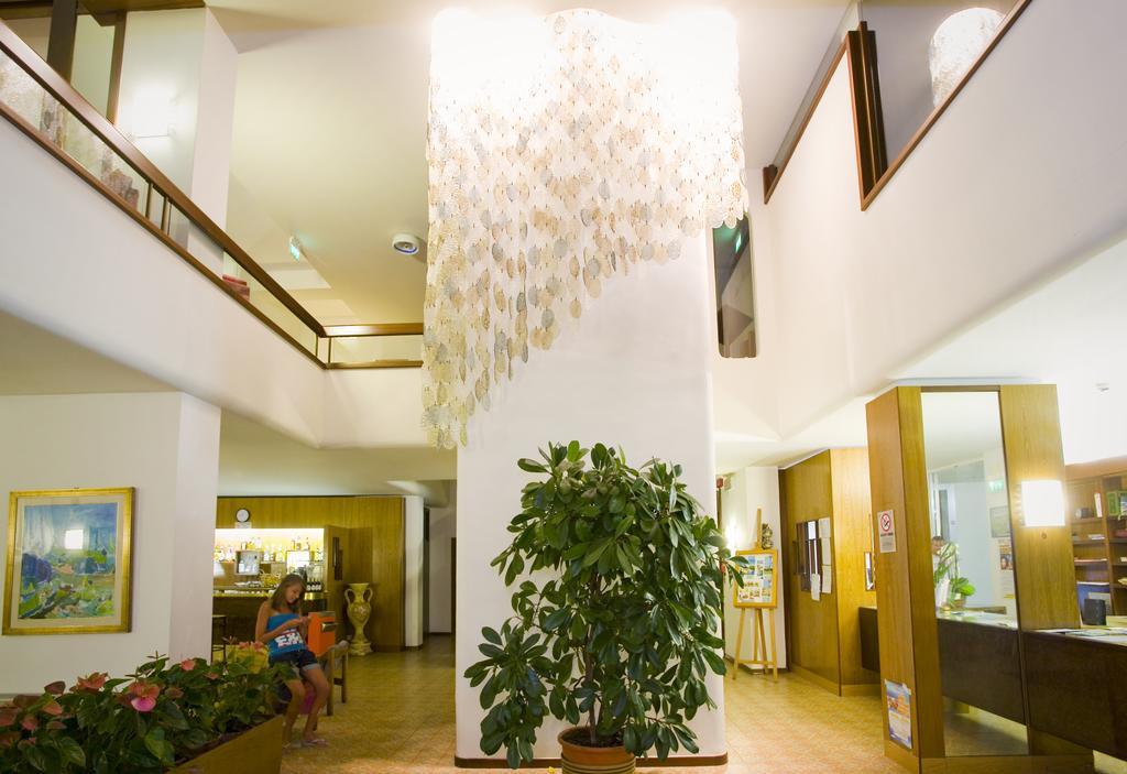 Hotel Metropol Каорле Экстерьер фото