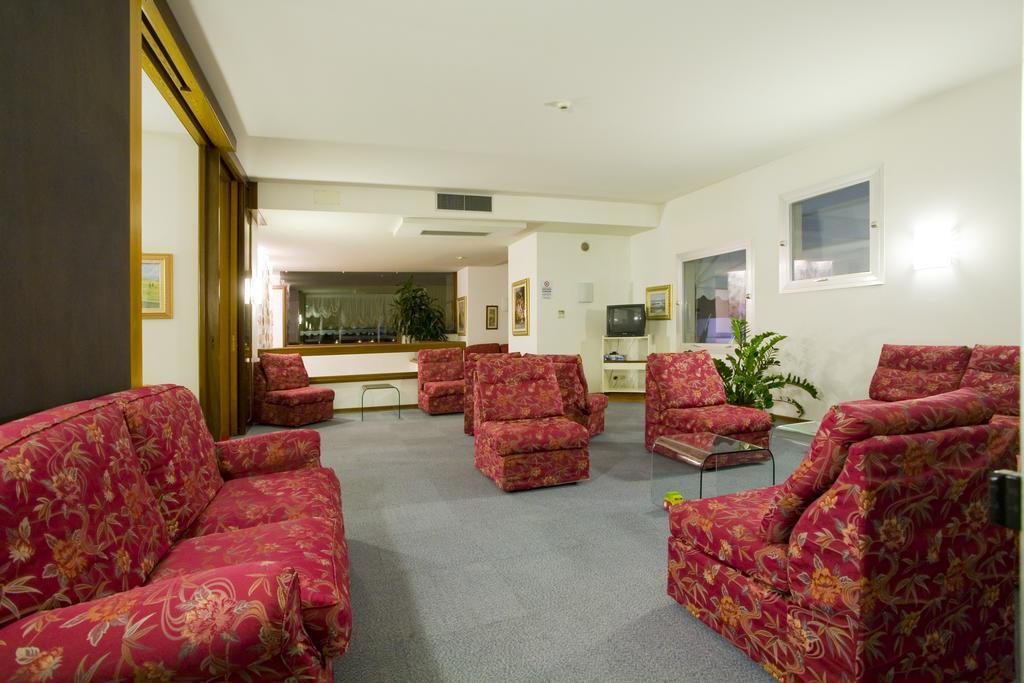 Hotel Metropol Каорле Экстерьер фото