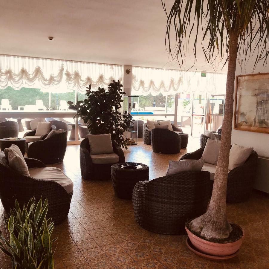 Hotel Metropol Каорле Экстерьер фото